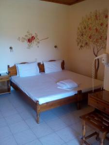 A bed or beds in a room at Pansion Matoula