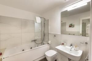 Ванная комната в Hotel Art Resort Galleria Umberto +70 фотографий