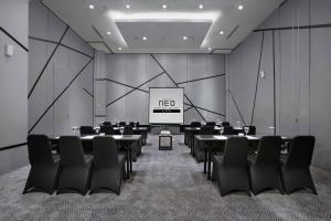 Hotel Neo Gajah Mada Pontianak by ASTON商务区和/或会议室