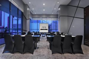 Hotel Neo Gajah Mada Pontianak by ASTON商务区和/或会议室
