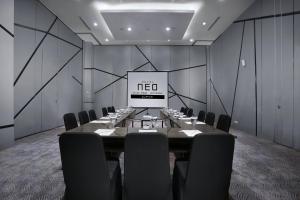 Hotel Neo Gajah Mada Pontianak by ASTON商务区和/或会议室
