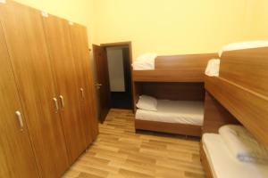 Voodi või voodid majutusasutuse Moon Hostel toas