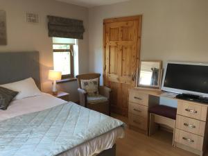Uma cama ou camas num quarto em Tobernaglough Wexford pet friendly country b&b