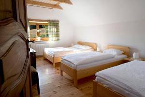 Łóżko lub łóżka w pokoju w obiekcie Pensjonat pod Górą Karczmisko