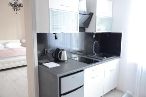 Kuchyňa alebo kuchynka v ubytovaní Multi Apartment Łąkowa 18/13