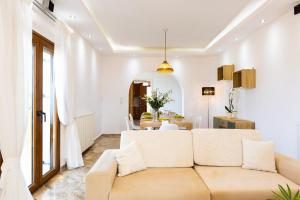 Posedenie v ubytovaní Kampos Villa III, Nature Living with Heated Pool, pure elegance, By ThinkVilla