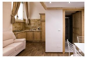 a living room with a couch and a kitchen at Ludovica's Apartment in Termoli