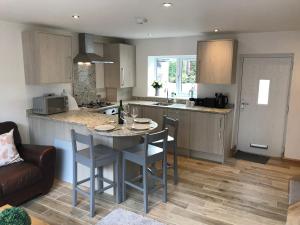 a kitchen with a table and chairs in a kitchen at No 4 Elizabeth Street in Congleton