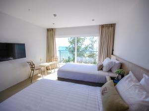 Ліжко або ліжка в номері Worita Cove Hotel