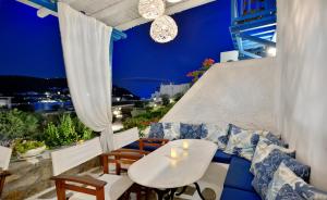 Uma varanda ou terraço em Erato Hotel Mykonos