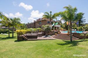 a resort with a swimming pool and a building at Hotel Camelot in Punta del Este