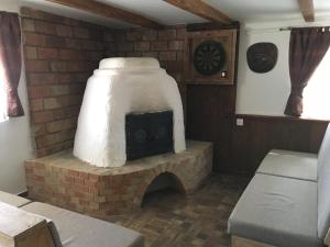 a brick oven in a living room with at Balatonkenesei Nádfedeles Lovas Vendégház in Balatonkenese