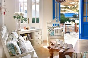 Uma área de estar em Erato Hotel Mykonos