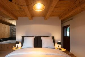Ένα ή περισσότερα κρεβάτια σε δωμάτιο στο La Grande Maison