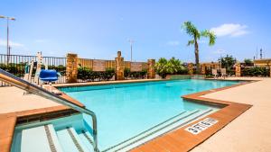 Bazén v ubytování Comfort Suites Seabrook - Kemah nebo v jeho okolí