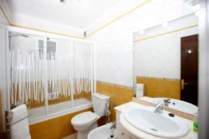 Kúpeľňa v ubytovaní Tabaiba Sea Views Apartment II + 37 fotografií