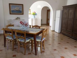 a kitchen and dining room with a table and chairs at Villa Elvira in San Pietro in Bevagna