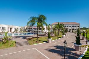 a view of a resort with a pool and palm trees at Wish Foz do Iguaçu in Foz do Iguaçu
