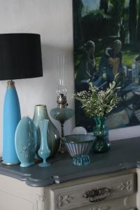 ポン・サン・テスプリにあるDomaine Céladonの花瓶テーブル