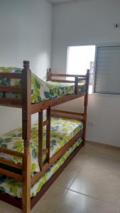 a pair of bunk beds in a room at Casa dos Avós in Ubatuba