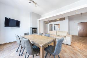 Televízia a/alebo spoločenská miestnosť v ubytovaní Victoria Majesty Apartments