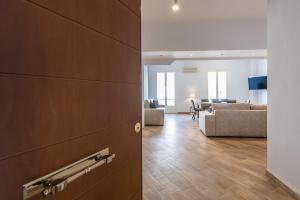 Televízia a/alebo spoločenská miestnosť v ubytovaní Victoria Majesty Apartments