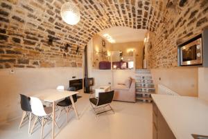 A seating area at Casa Mur de Alujan