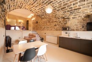 A kitchen or kitchenette at Casa Mur de Alujan