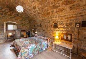 A bed or beds in a room at Casa Mur de Alujan