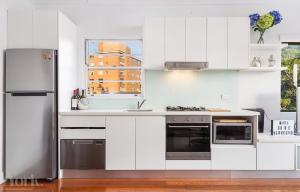 Kjøkken eller kjøkkenkrok på Breathtaking Sydney Harbour penthouse Enjoy Vivid from your balcony