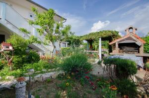 Zahrada ubytování Apartment Stojna