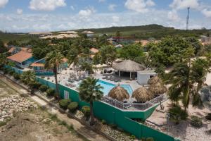 Uma vista aérea de Bon Bini Seaside Resort Curacao