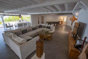 Posezení v ubytování Sunset Bay - Luxueuse villa et sa magnifique vue les Ilets Pigeon