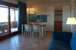 Кухня или мини-кухня в Cala Paradiso Residence
