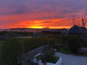 Bed & breakfast – auringonlasku tai auringonnousu majoituspaikasta nähtynä