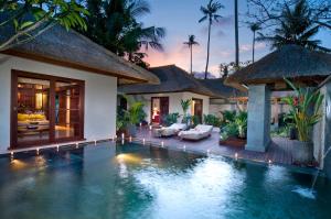 willa z basenem w ośrodku w obiekcie Jimbaran Puri, A Belmond Hotel, Bali w mieście Jimbaran