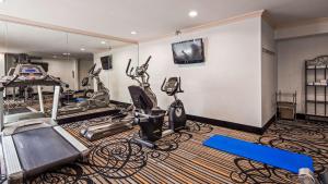 Fitness centrum a/nebo fitness zařízení v ubytování Best Western Webster/NASA