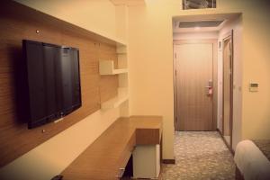TV a/nebo společenská místnost v ubytování Cebeciler Hotel