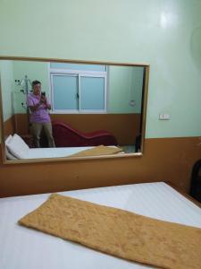 a man taking a picture of a mirror in a hotel room at Nhà nghỉ Hòa Yến 1 in Yên Bái