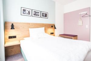 Postel nebo postele na pokoji v ubytování Ulmer Münster Hotel