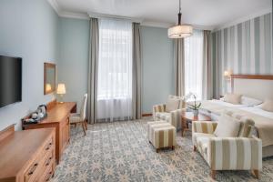 Postel nebo postele na pokoji v ubytování Ensana Centrální Lázně - Maria Spa