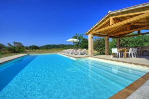 Bazén v ubytování Podere Ortaglia di Sotto nebo v jeho okolí