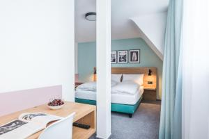 Postel nebo postele na pokoji v ubytování Ulmer Münster Hotel