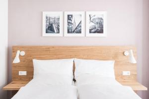 Postel nebo postele na pokoji v ubytování Ulmer Münster Hotel