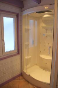 Kúpeľňa v ubytovaní Chalet centaurée - Rémy HEROLD