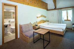 Ένα ή περισσότερα κρεβάτια σε δωμάτιο στο Hotel Alphorn