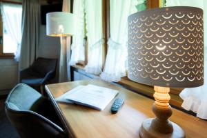 Ένα ή περισσότερα κρεβάτια σε δωμάτιο στο Hotel Alphorn