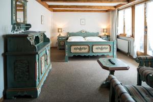 Ένα ή περισσότερα κρεβάτια σε δωμάτιο στο Hotel Alphorn