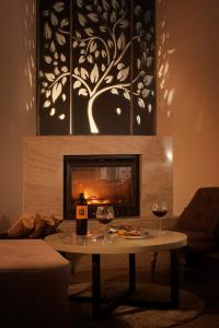 a table in a living room with two glasses of wine at Vera Inn in Dilofo