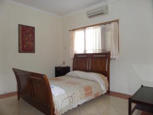 Tempat tidur dalam kamar di Armi Hotel Malang